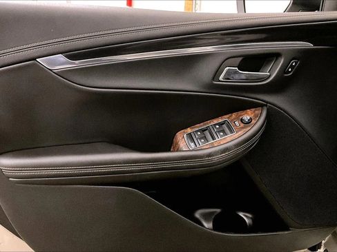 Used 2015 Chevrolet Impala LT image 23