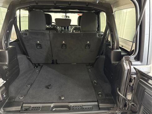 Used 2018 Jeep Wrangler Unlimited Sport S AWD/4WD image 16