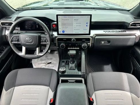 Used 2025 Toyota Tacoma TRD Sport AWD/4WD image 57