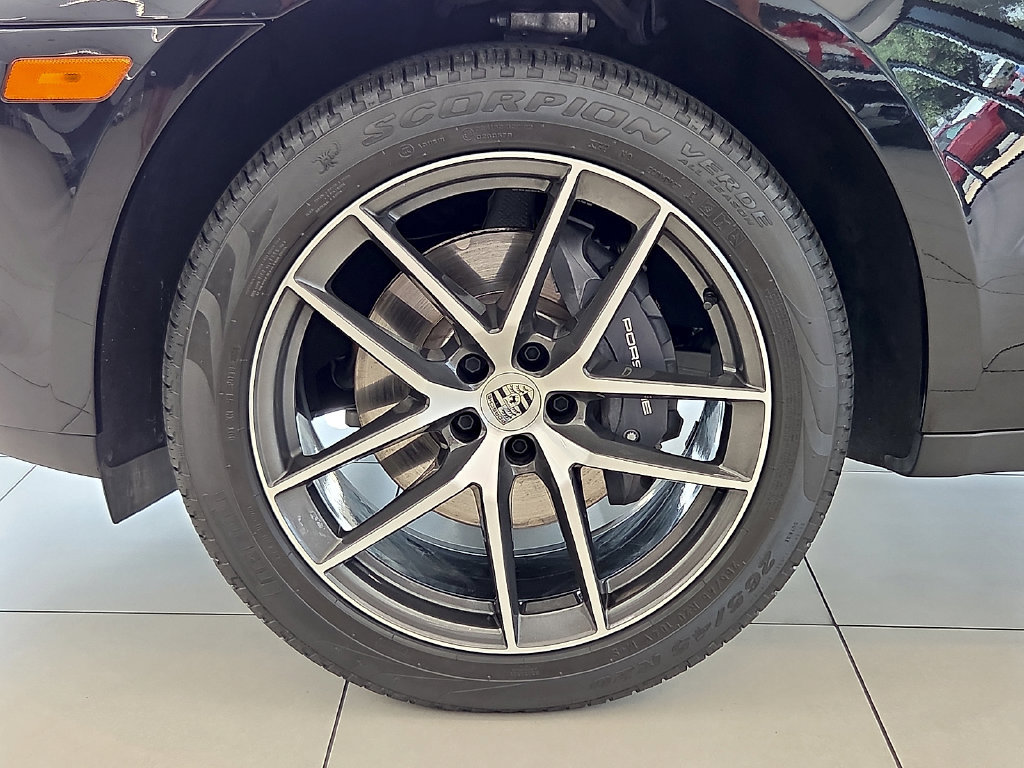 Used 2025 Porsche Macan Turbo AWD/4WD image 9