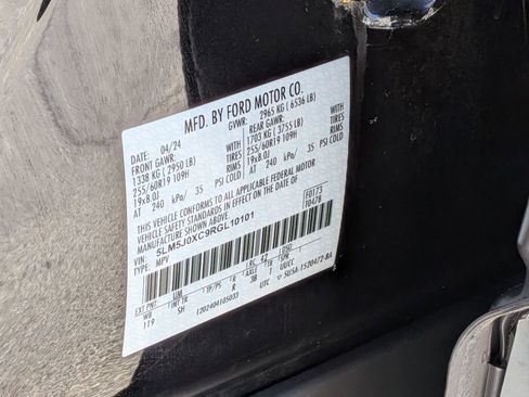 Used 2024 Lincoln Aviator AWD image 35
