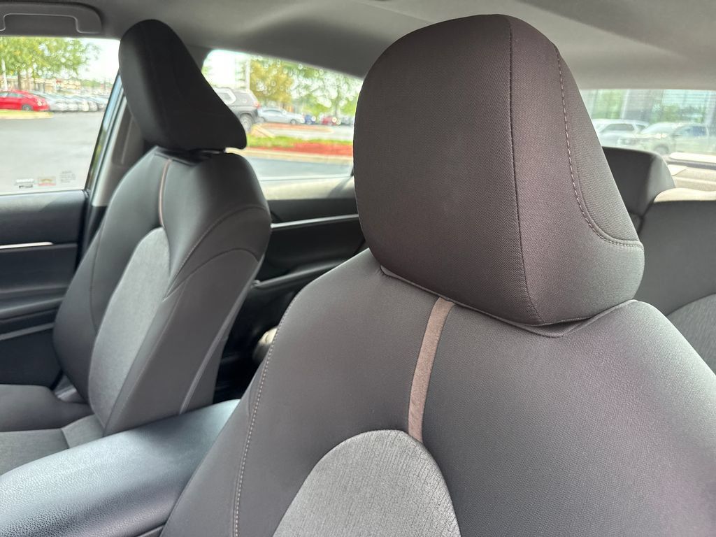 Used 2018 Toyota Camry LE FWD image 12