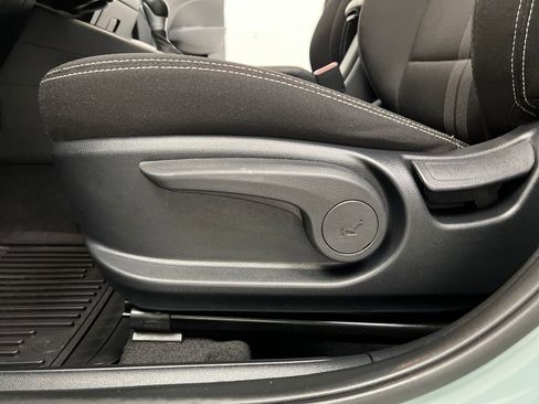 Used 2025 Hyundai Venue SEL FWD image 10