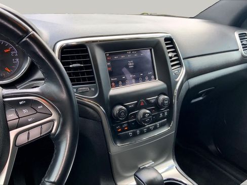 Used 2018 Jeep Grand Cherokee Laredo RWD image 7