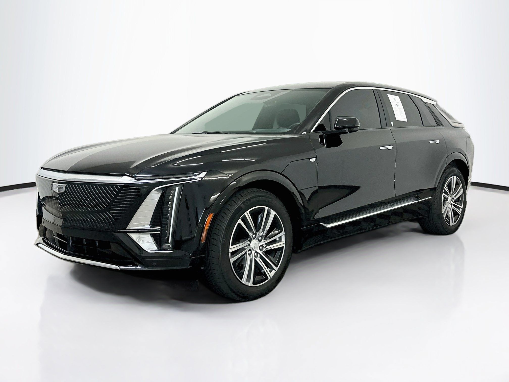 Used 2024 Cadillac Lyriq Luxury w/ LPO, Floor Liner Package AWD/4WD image 3