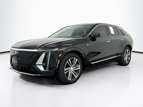Used 2024 Cadillac Lyriq Luxury w/ LPO, Floor Liner Package AWD/4WD image 3