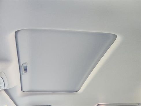 Used 2024 Nissan Armada SL w/ Captain's Chairs Package image 20