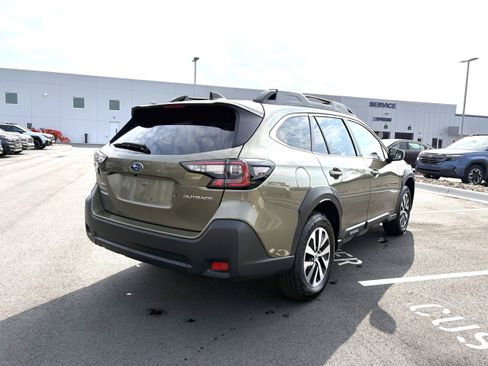 Used 2025 Subaru Outback Premium image 9