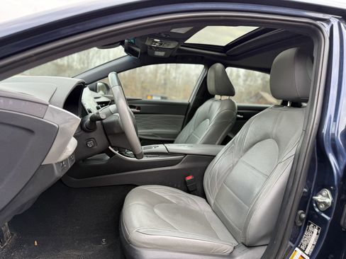 Used 2019 Toyota Avalon Limited image 2