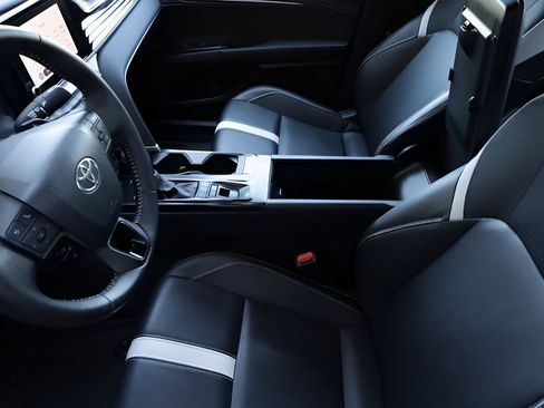 Used 2025 Toyota Camry SE FWD image 38