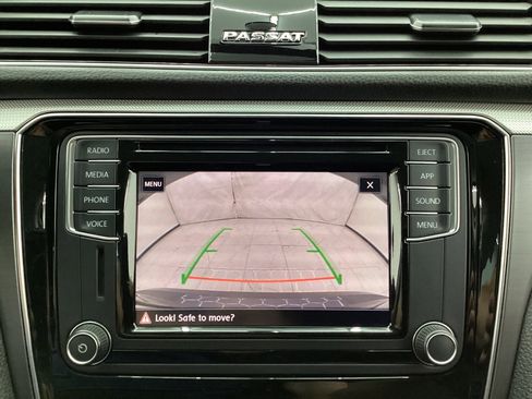Used 2018 Volkswagen Passat 2.0T R-Line FWD image 34
