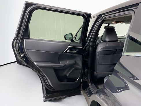 Used 2024 Mitsubishi Outlander SE image 25