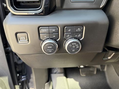 Used 2024 GMC Sierra 2500 AT4 w/ AT4 Preferred Package AWD/4WD image 36