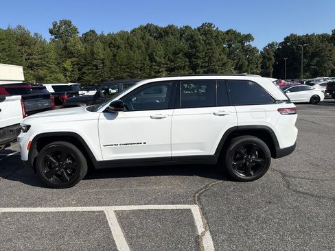 Used 2024 Jeep Grand Cherokee Altitude AWD/4WD image 14