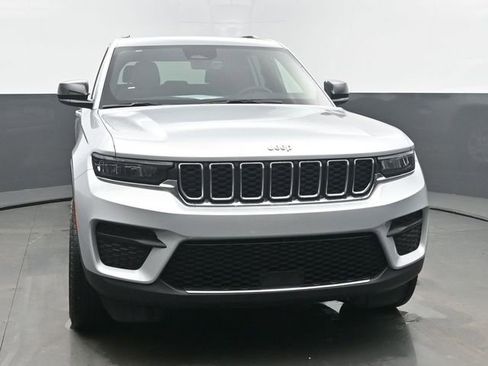 Used 2025 Jeep Grand Cherokee Laredo AWD/4WD image 8