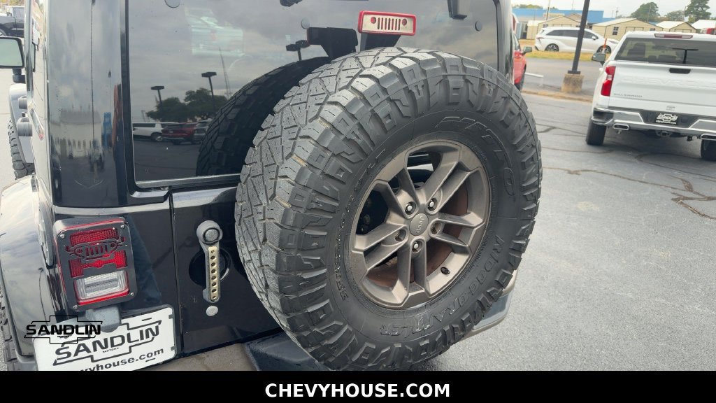 Used 2016 Jeep Wrangler Unlimited Sahara AWD/4WD image 34