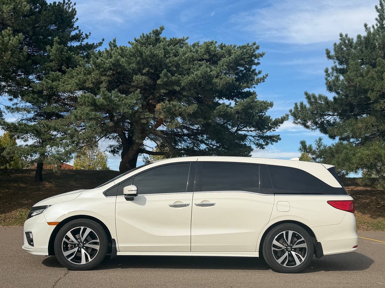Used 2018 Honda Odyssey Elite image 2