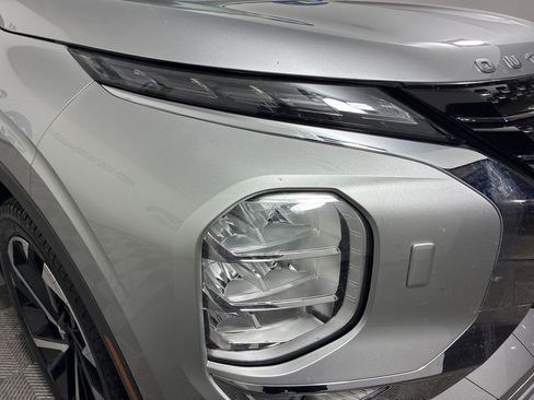 Used 2022 Mitsubishi Outlander SE image 4