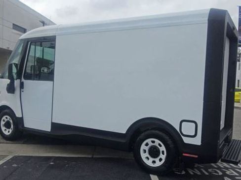 New 2025 Chevrolet Brightdrop 400 w/ Power Door Package AWD/4WD image 6