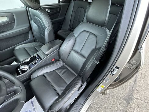 Certified 2023 Volvo XC40 B5 Plus w/ Climate Package image 15