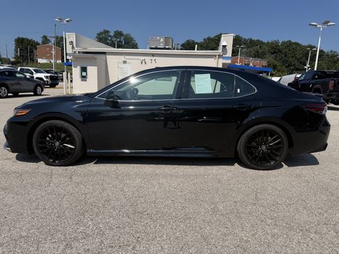 Used 2024 Toyota Camry XSE FWD image 4