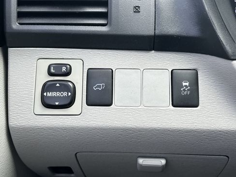 Used 2013 Toyota Venza LE w/ LE Convenience Pkg image 12