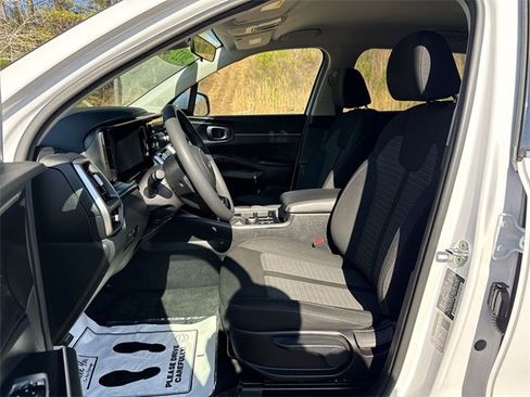 Used 2022 Kia Sorento LX image 13