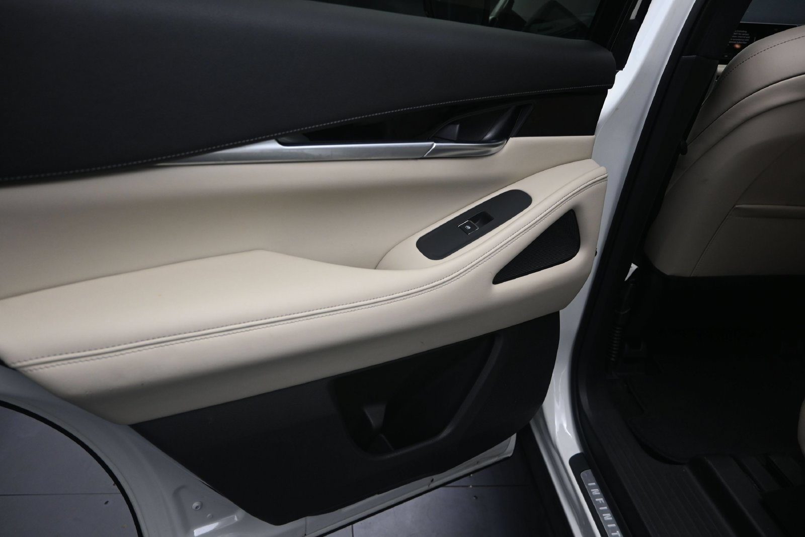 Used 2024 INFINITI QX60 Pure w/ Cargo Package FWD image 15