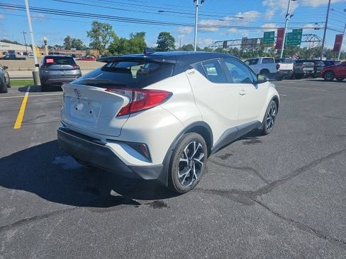 Used 2019 Toyota C-HR XLE FWD image 7