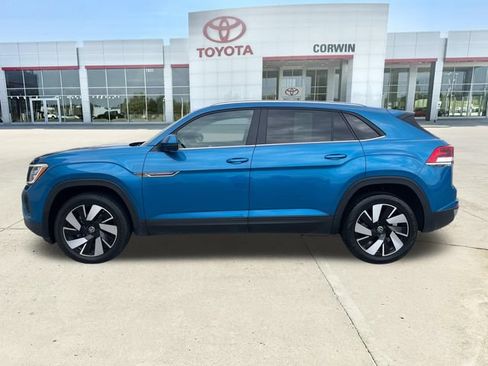 Used 2024 Volkswagen Atlas Cross Sport SE FWD image 2