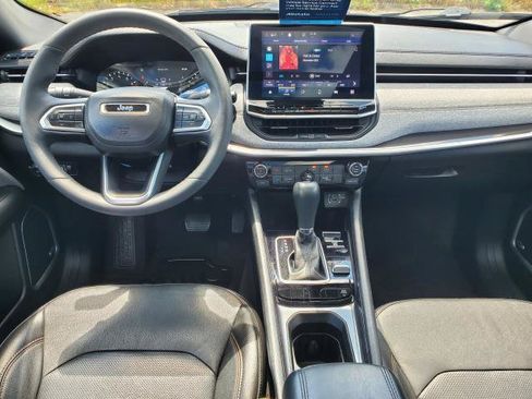 Used 2023 Jeep Compass Latitude w/ Sun and Sound Group AWD/4WD image 23