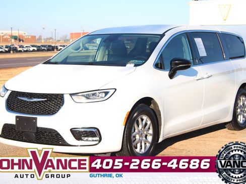 Used 2024 Chrysler Pacifica Touring-L image 3