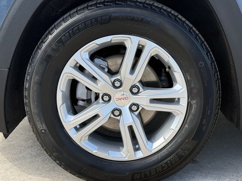 Used 2024 GMC Terrain SLE image 12