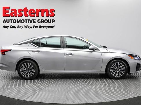 Used 2023 Nissan Altima 2.5 SV image 4