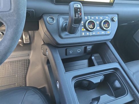 Certified 2024 Land Rover Defender 130 V8 image 26