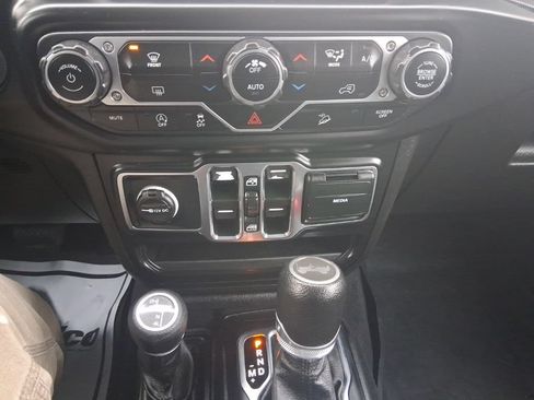Used 2021 Jeep Wrangler Unlimited Sport AWD/4WD image 19