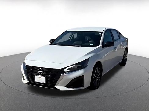 Used 2025 Nissan Altima 2.5 SV FWD image 4