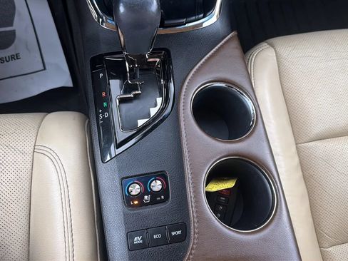 Used 2013 Toyota Avalon Limited FWD image 17