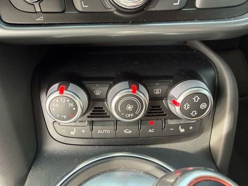 Used 2011 Audi R8 V10 image 18