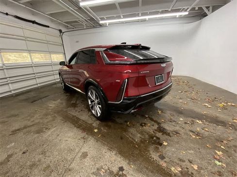 Certified 2025 Cadillac Lyriq Luxury w/ LPO, Floor Liner Package image 4