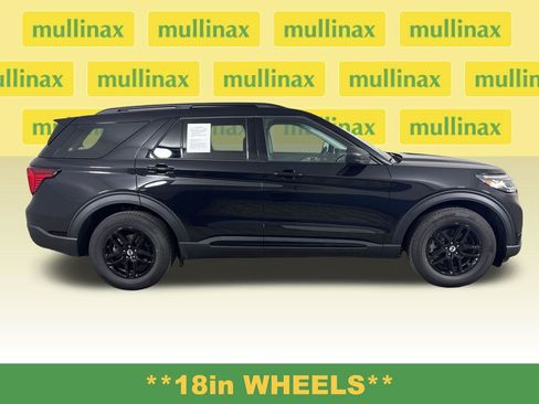 New 2026 Ford Explorer Active RWD image 2