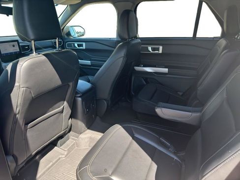 Used 2024 Ford Explorer XLT w/ Equipment Group 202A AWD/4WD image 9