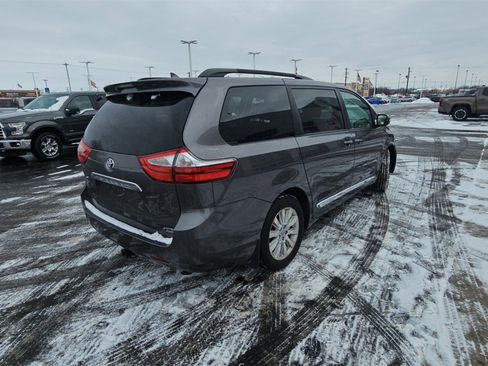 Used 2015 Toyota Sienna Limited Premium image 3
