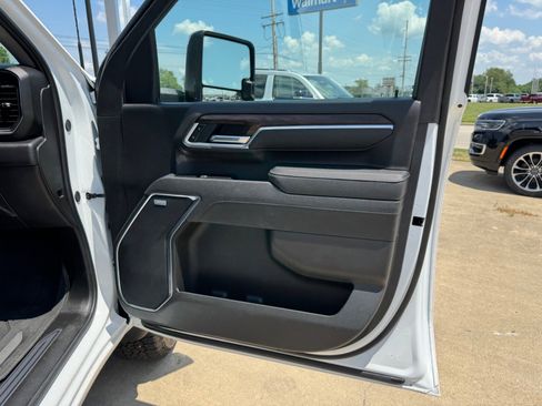 Used 2025 GMC Sierra 2500 SLT image 16