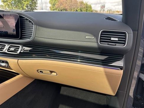 Used 2024 Mercedes-Benz GLS 580 4MATIC image 41