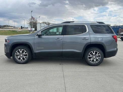 Used 2020 GMC Acadia SLT image 1