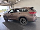 Used 2017 Toyota Highlander LE image 5