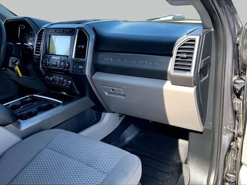 Used 2018 Ford F250 XLT w/ XLT Premium Package AWD/4WD image 17