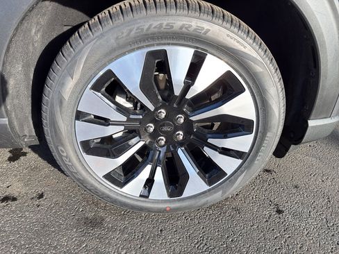 New 2026 Ford Explorer Platinum image 12