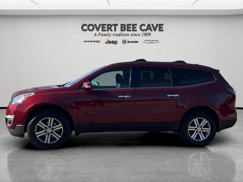 Used 2017 Chevrolet Traverse LT image 4